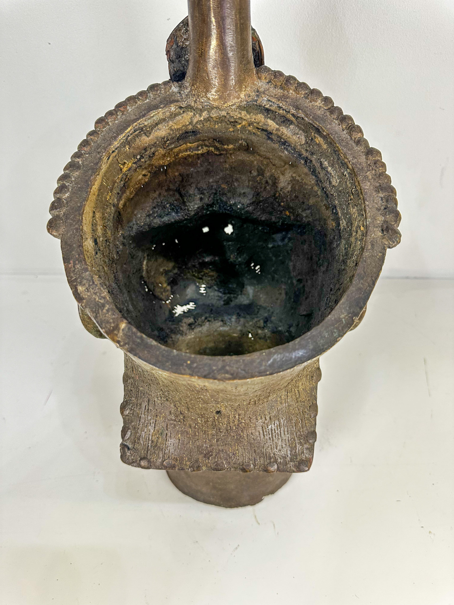 IMG_9374aurore morisse affaire conclue vase céramique céladon putti fleurs porte cierge 19e siècle laiton doré bronze collection vintage décoration