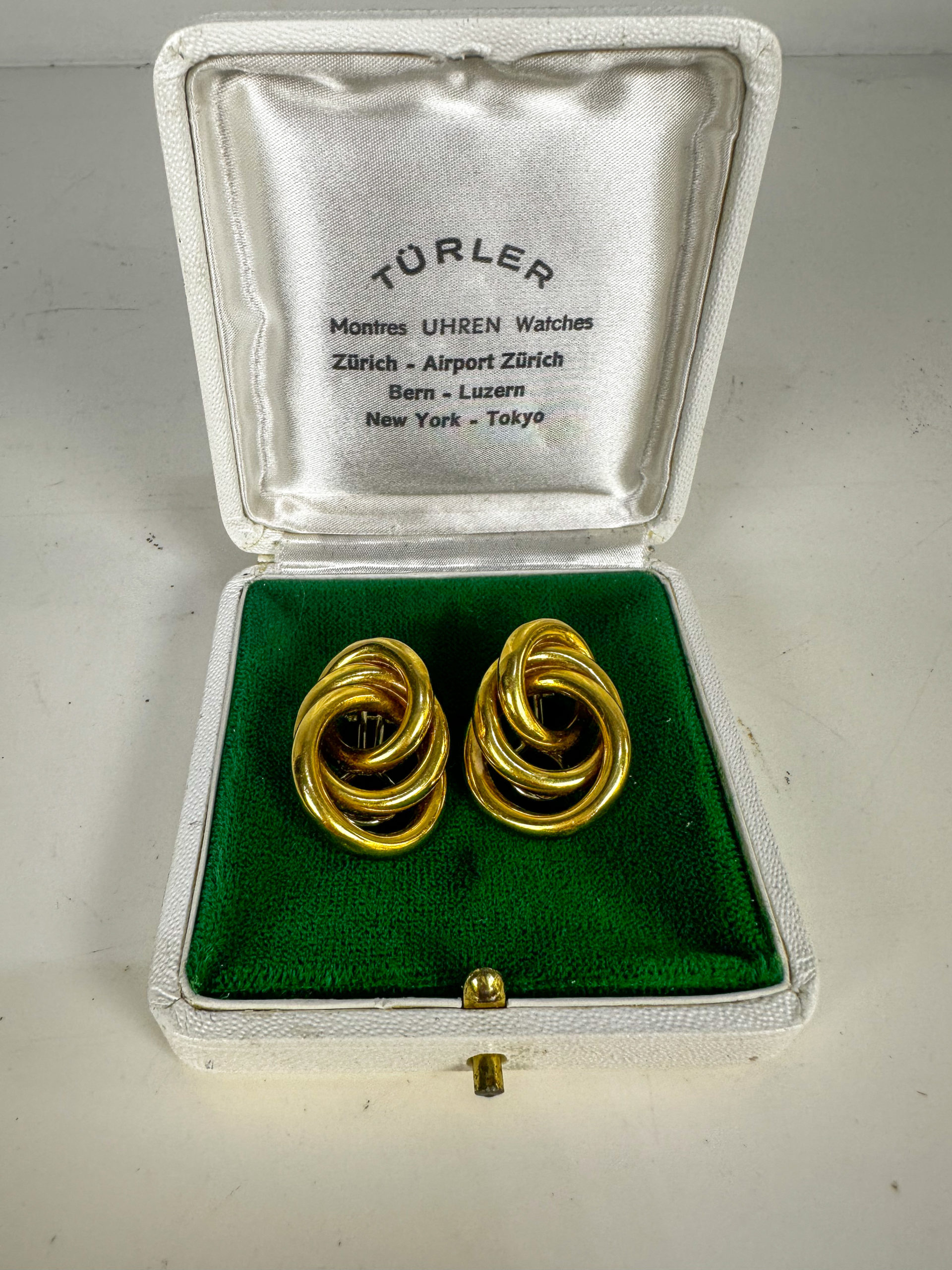 IMG_9408aurore morisse affaire conclue bijoux anciens boucles d&rsquo;oreille or intemporel bijouterie