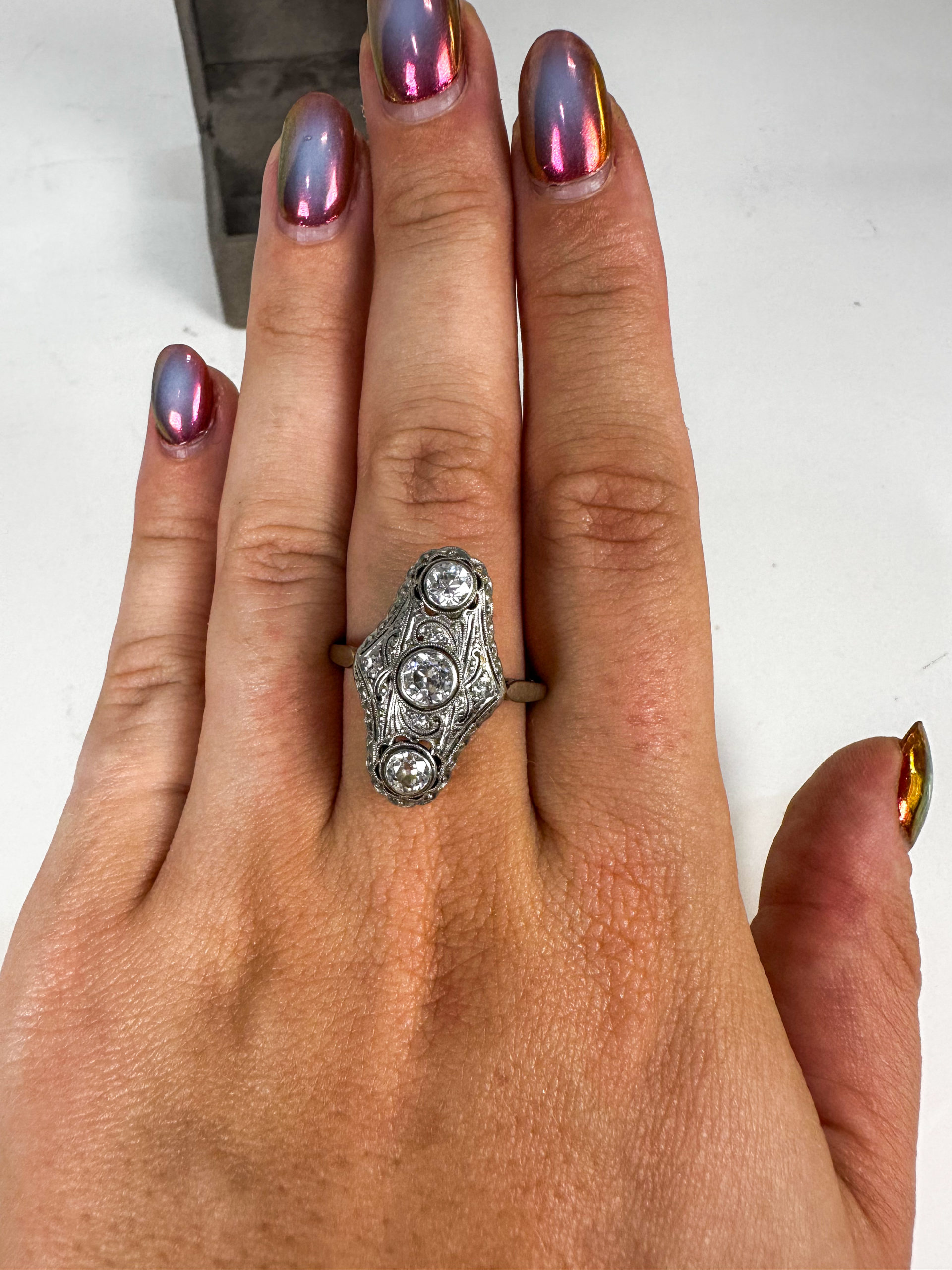 IMG_9420aurore morisse affaire conclue bijoux anciens bague diamants or intemporel bijouterie