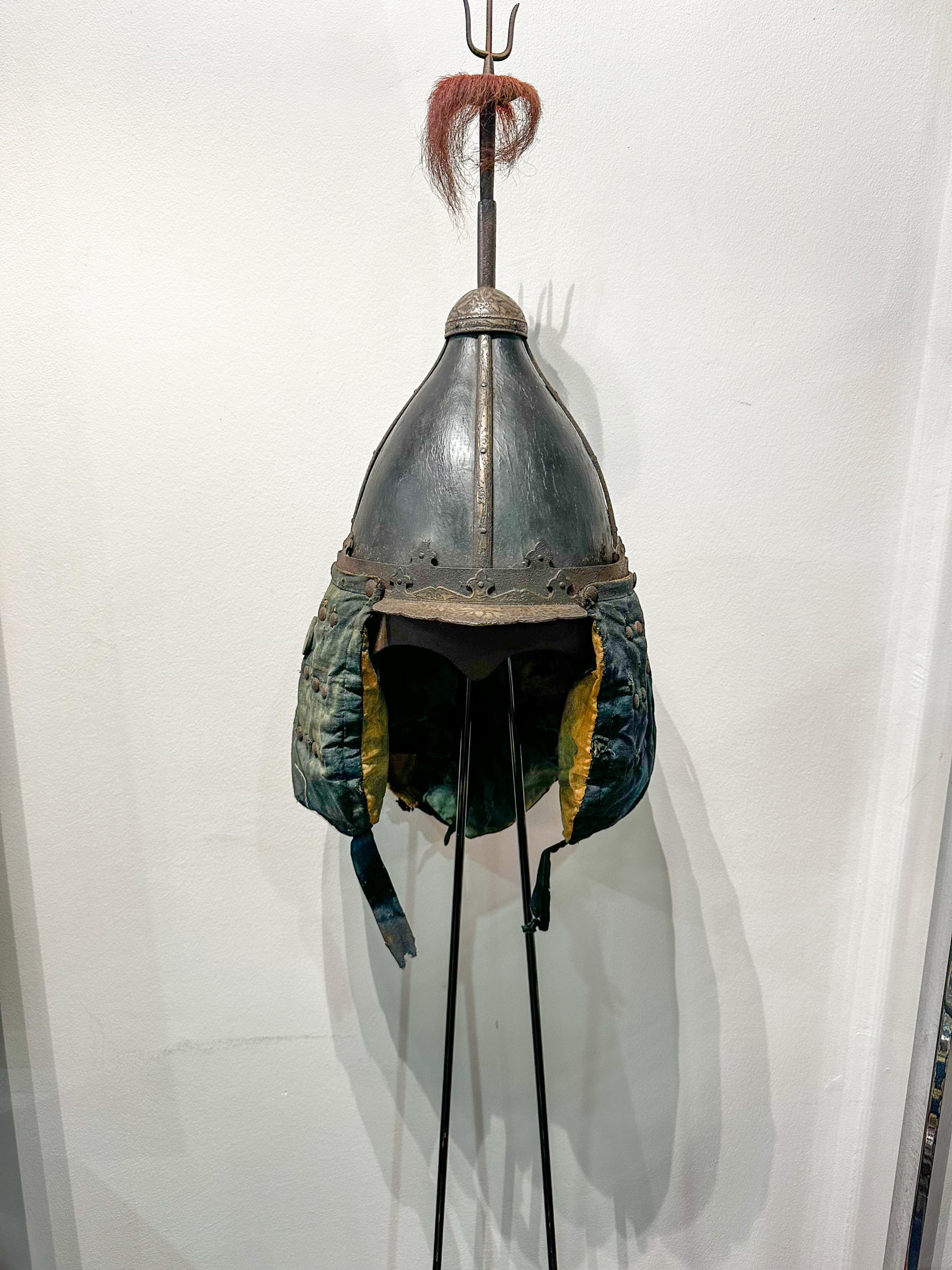 IMG_9851aurore morisse affaire conclue histoire asie casque mongole mongolie combat guerrier décoration art asiatique extrême orient collectionneur collection armure