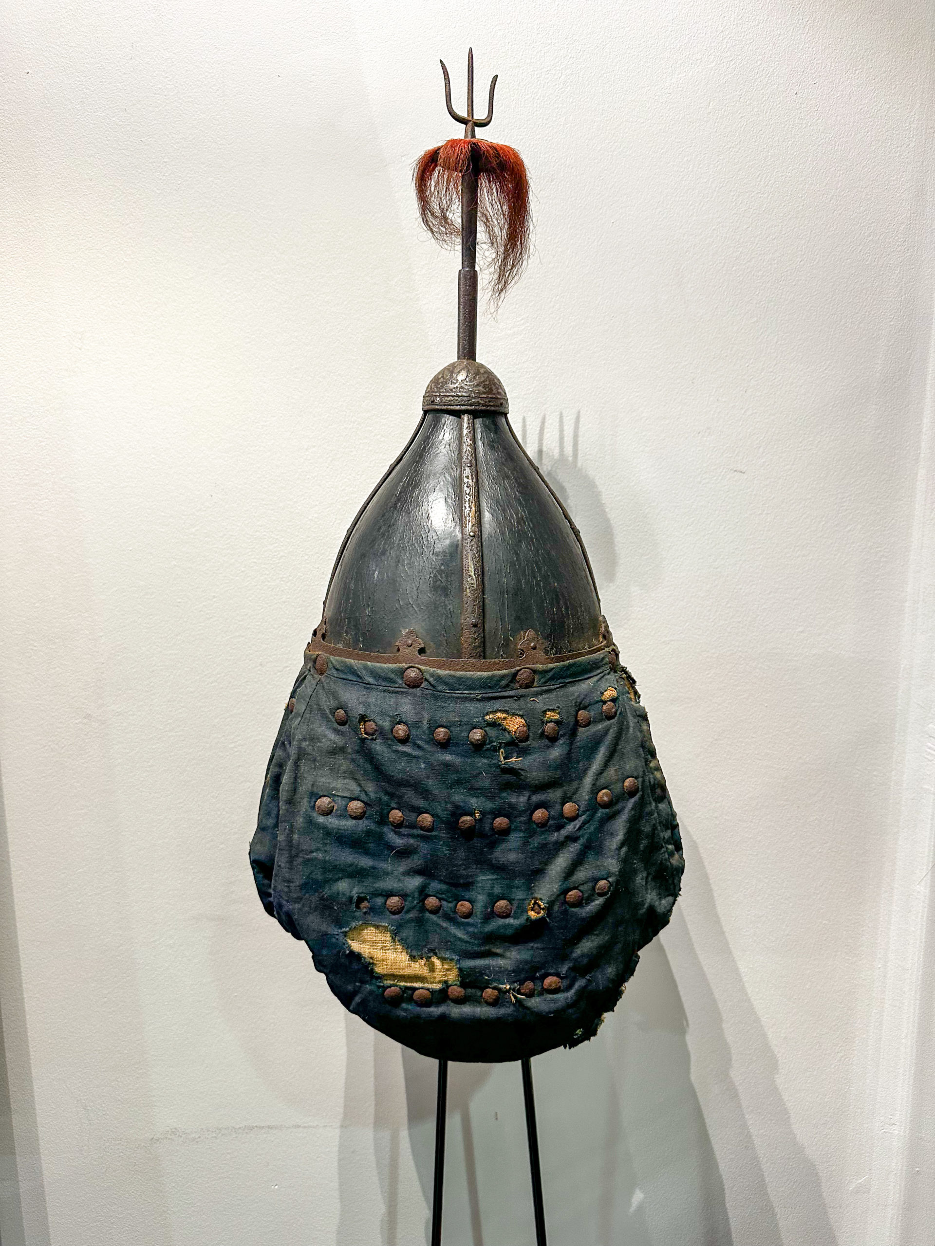 IMG_9856aurore morisse affaire conclue histoire asie casque mongole mongolie combat guerrier décoration art asiatique extrême orient collectionneur collection armure