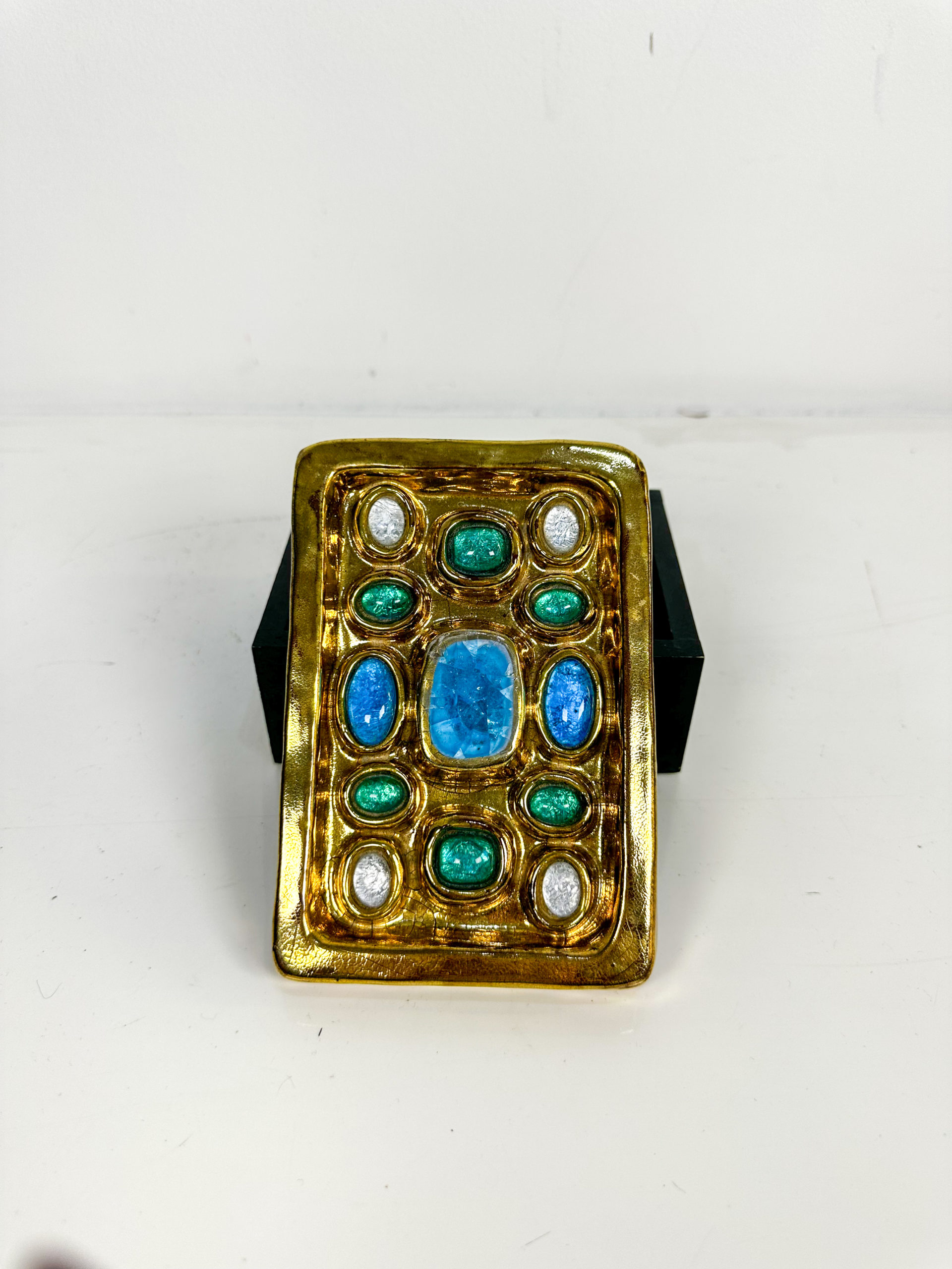 IMG_9881aurore morisse affaire conclue mithé espelt boite céramique émail doré velours vert bleu décoration collectionneur artiste femme