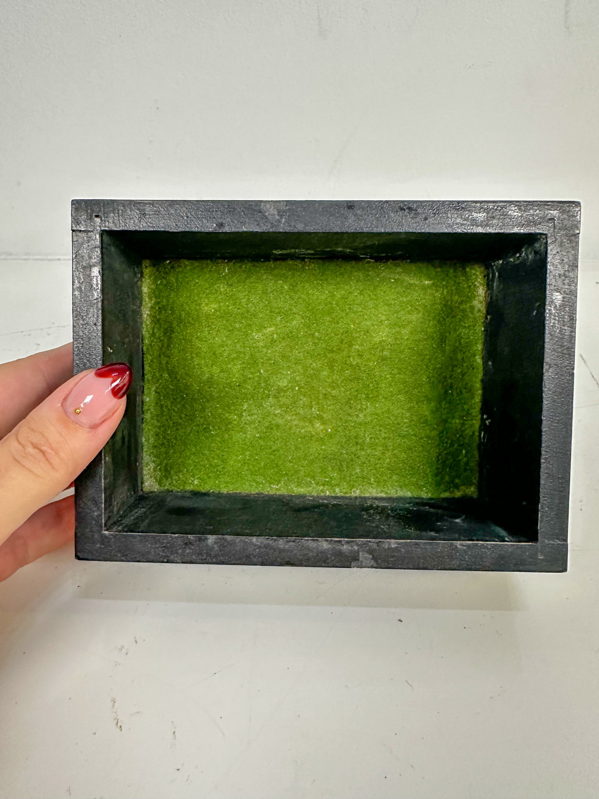 IMG_9882aurore morisse affaire conclue mithé espelt boite céramique émail doré velours vert bleu décoration collectionneur artiste femme