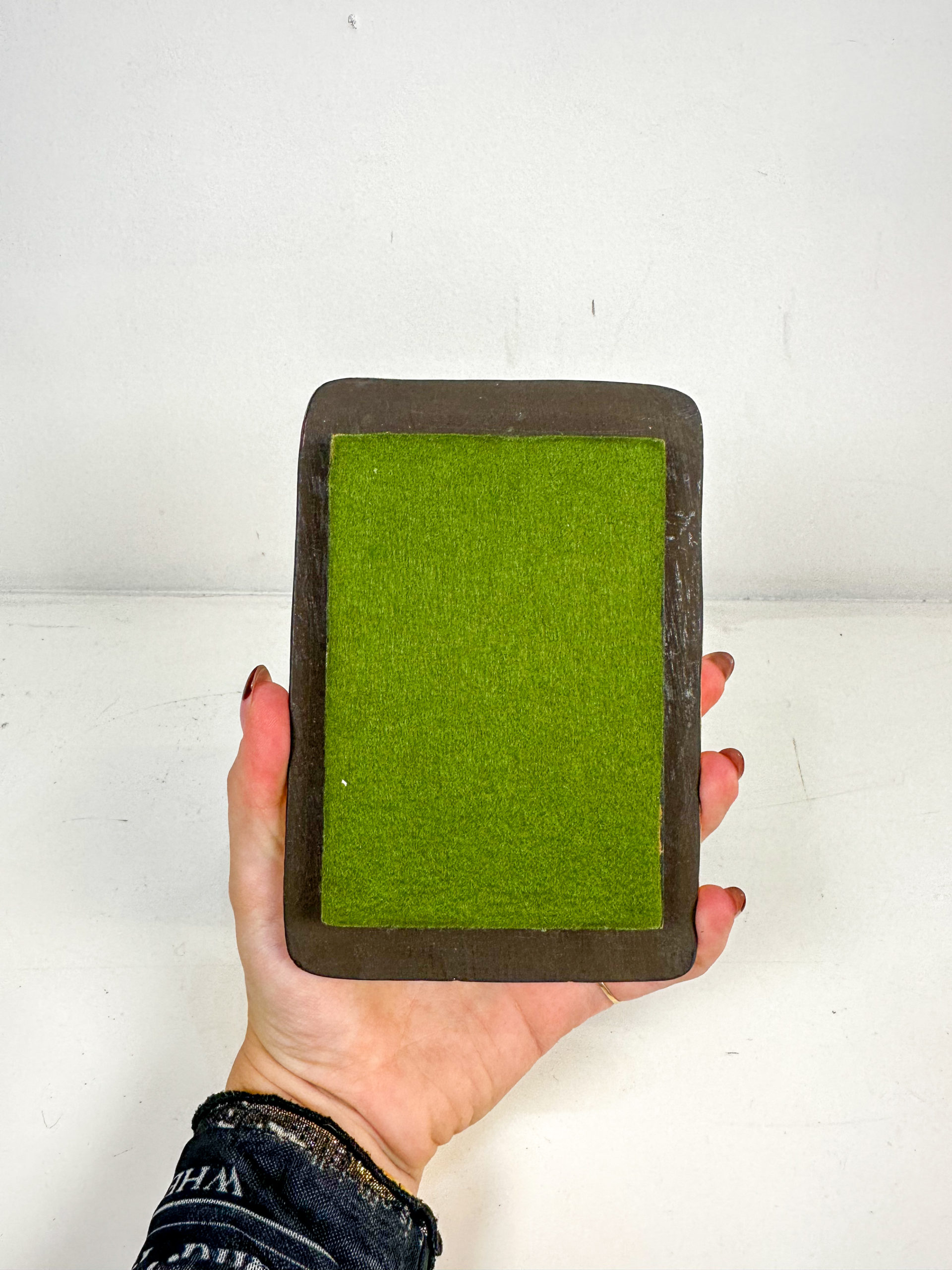 IMG_9883aurore morisse affaire conclue mithé espelt boite céramique émail doré velours vert bleu décoration collectionneur artiste femme