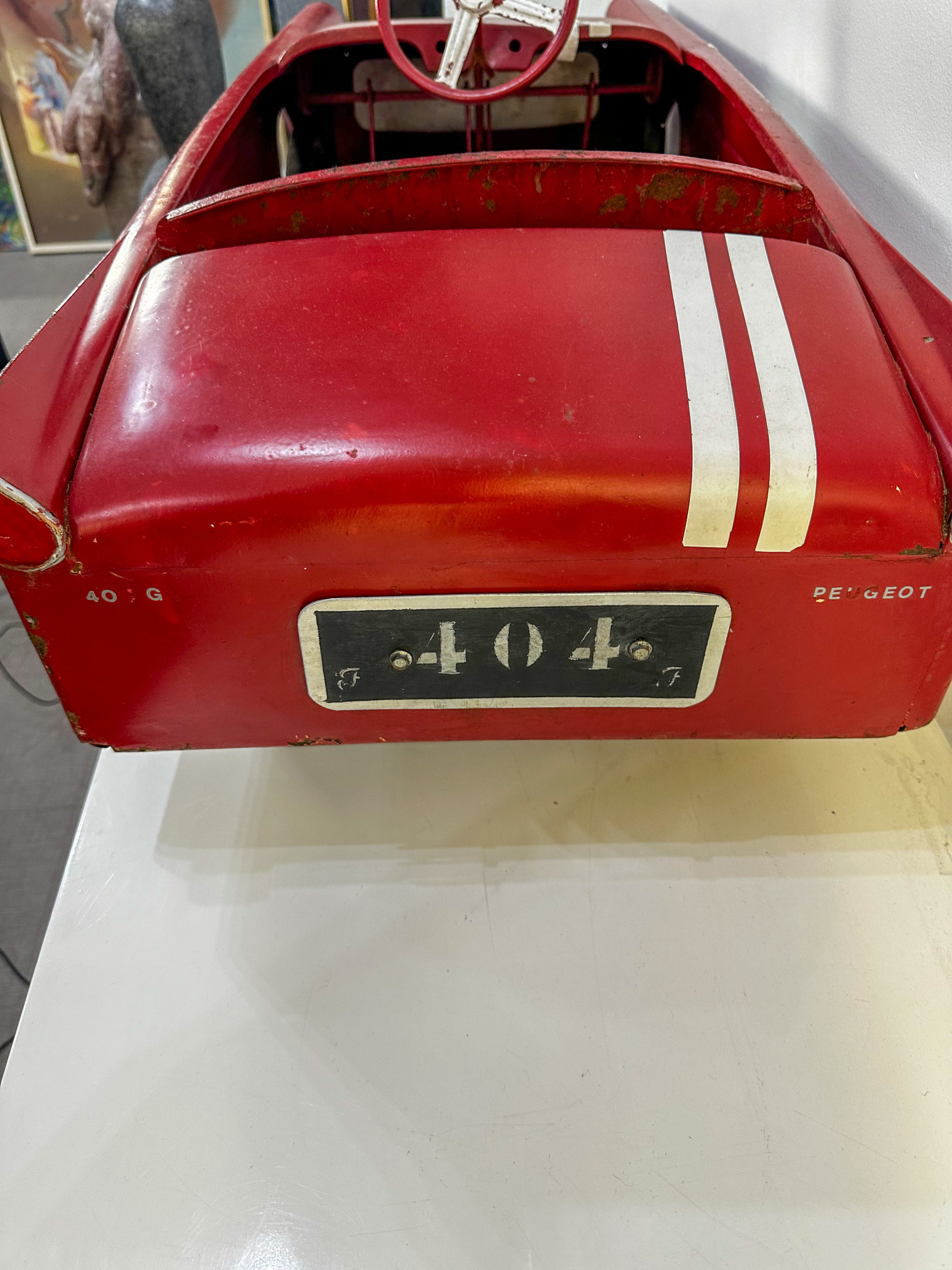 IMG_9928aurore morisse affaire conclue décoration voiture rouge enfant jouet vintage seconde main 20e siècle