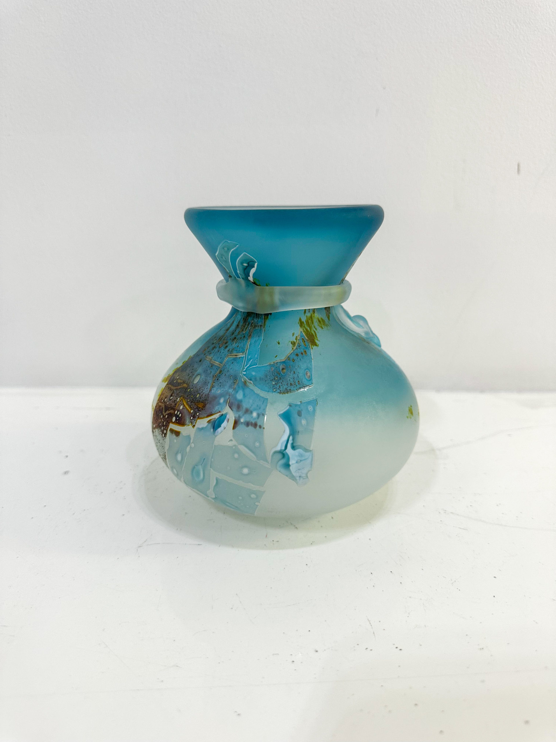 IMG_0332aurore morisse affaire conclue louis leloup verrerie vase bleu décoration val saint lambert liège belgique 20e siècle décoration collectionneur occasion