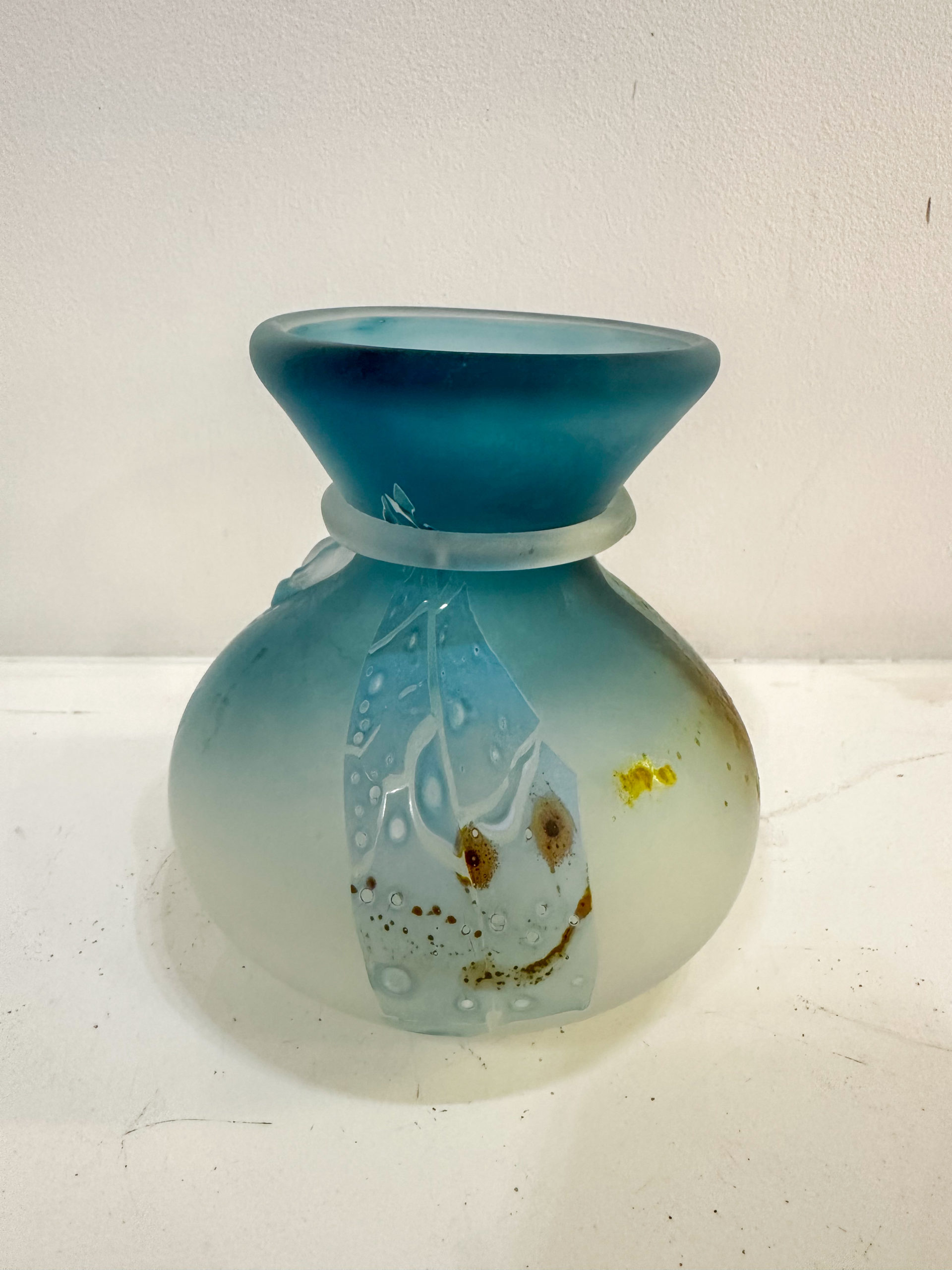 IMG_0335aurore morisse affaire conclue louis leloup verrerie vase bleu décoration val saint lambert liège belgique 20e siècle décoration collectionneur occasion