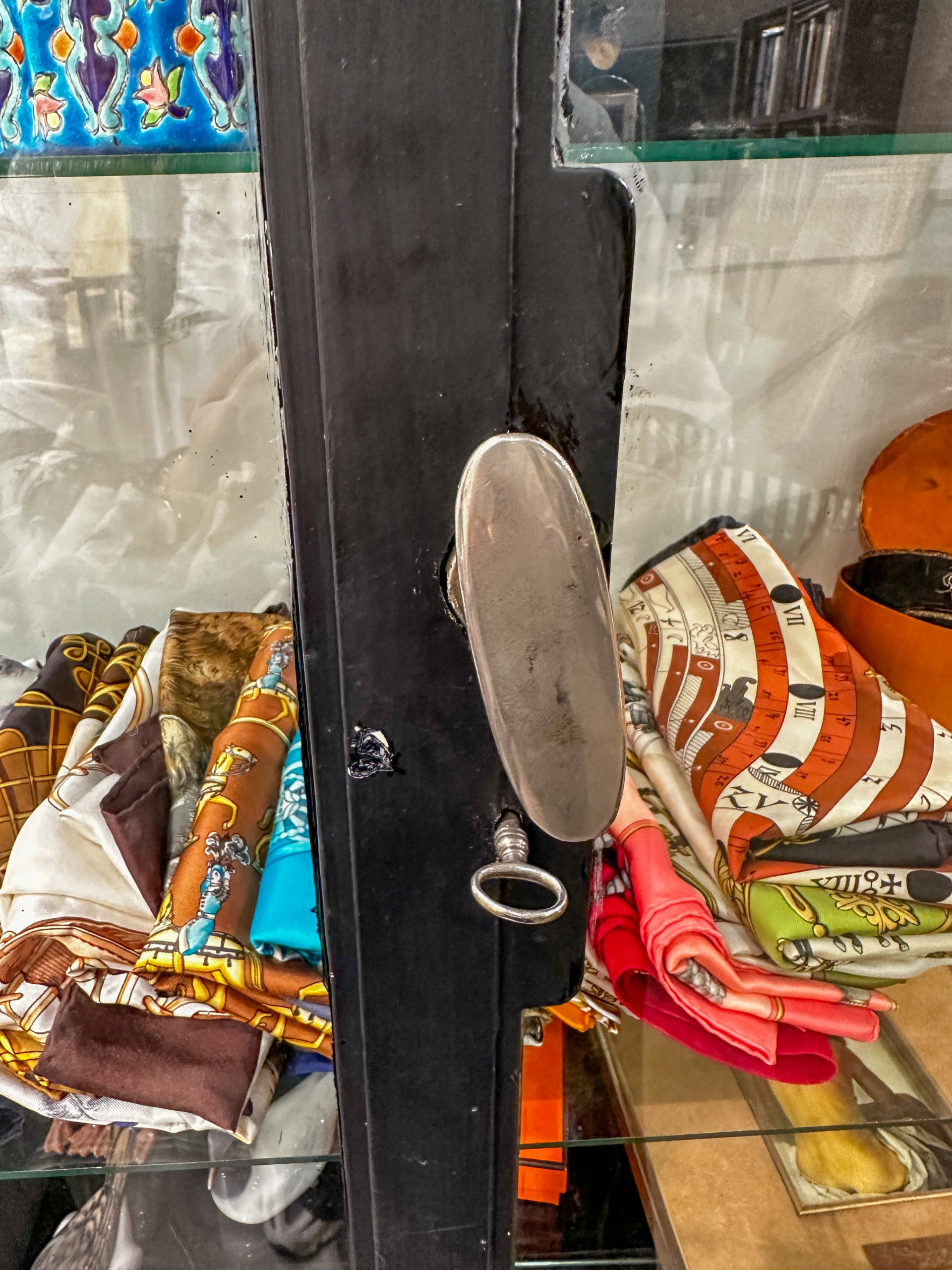 IMG_9886aurore morisse affaire conclue meuble rangement bahut fonte mobilier industriel brutaliste décoration intérieure seconde main vintage