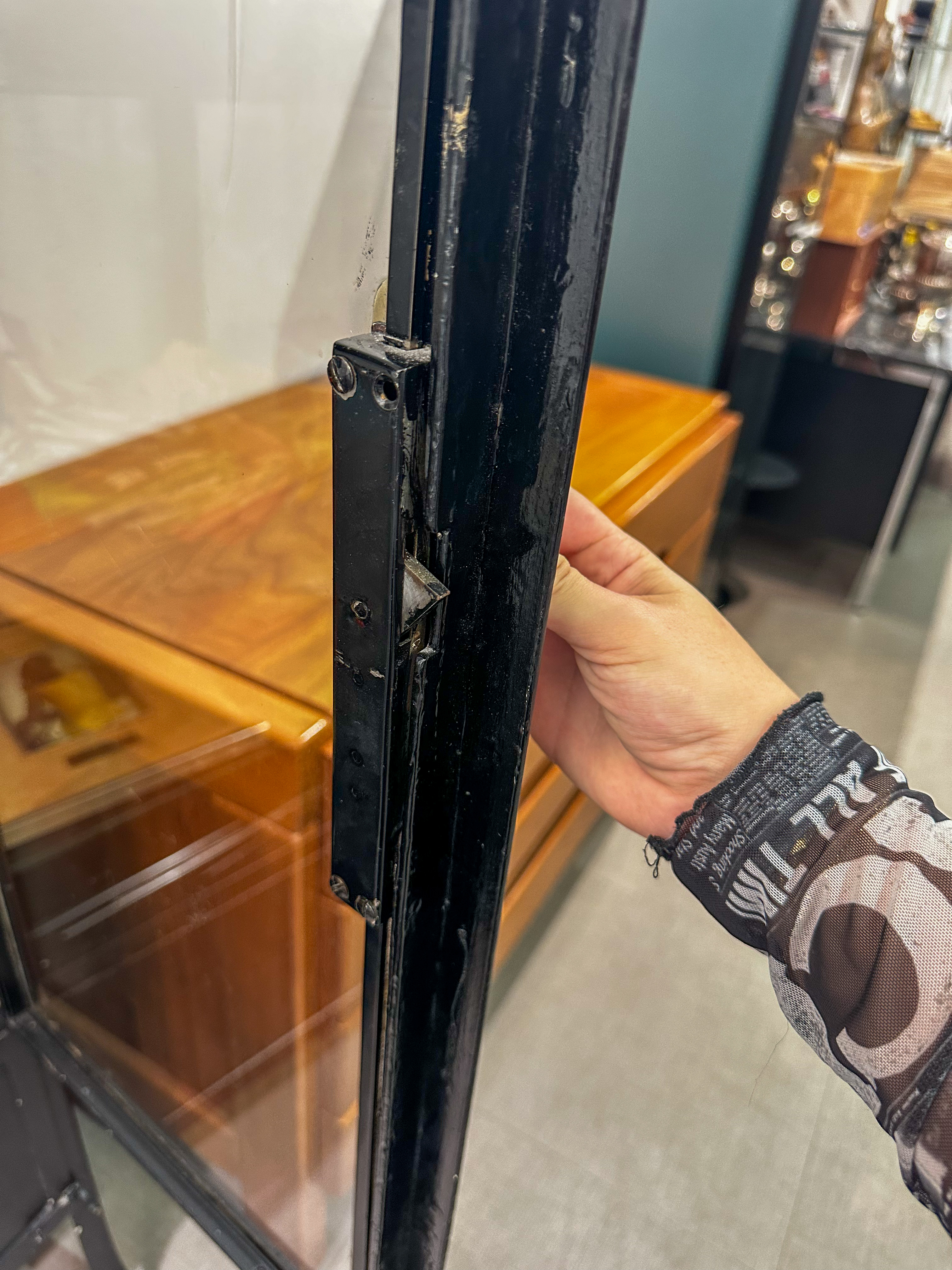 IMG_9887aurore morisse affaire conclue meuble rangement bahut fonte mobilier industriel brutaliste décoration intérieure seconde main vintage