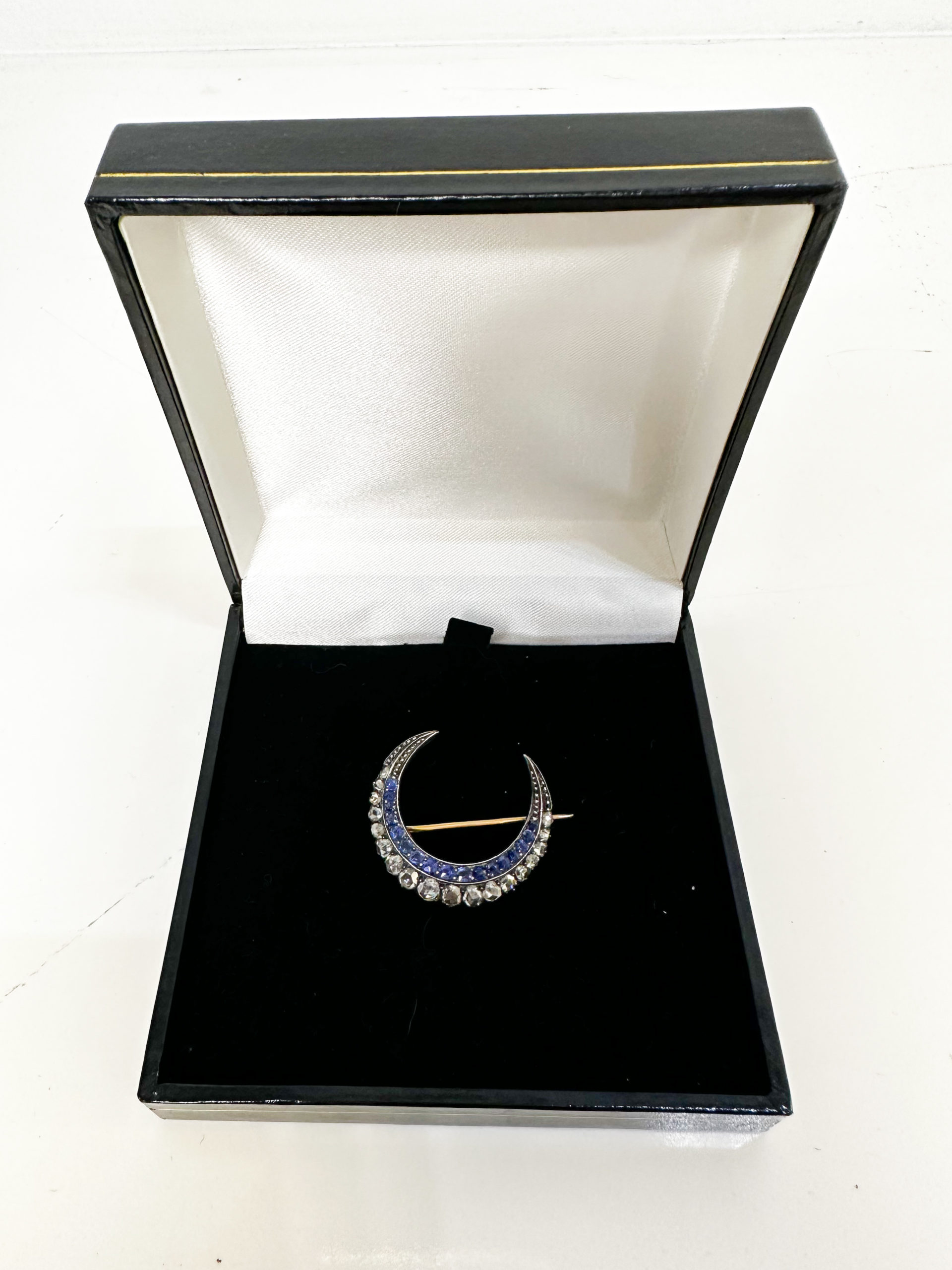 IMG_9937aurore morisse affaire conclue bijoux broche lune diamants pierres précieuses symbole lune seconde main ancien collectionneur