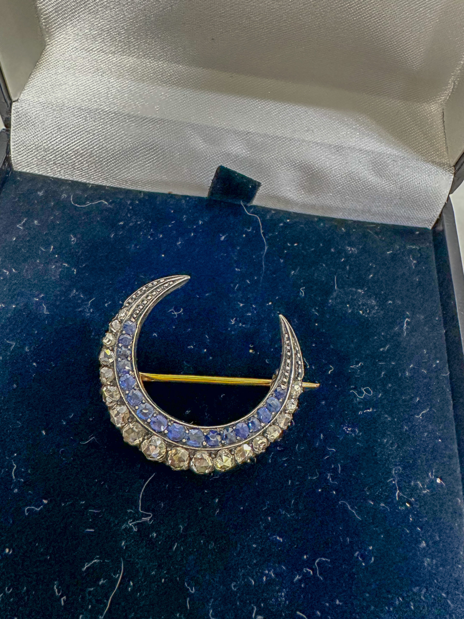 IMG_9938aurore morisse affaire conclue bijoux broche lune diamants pierres précieuses symbole lune seconde main ancien collectionneur