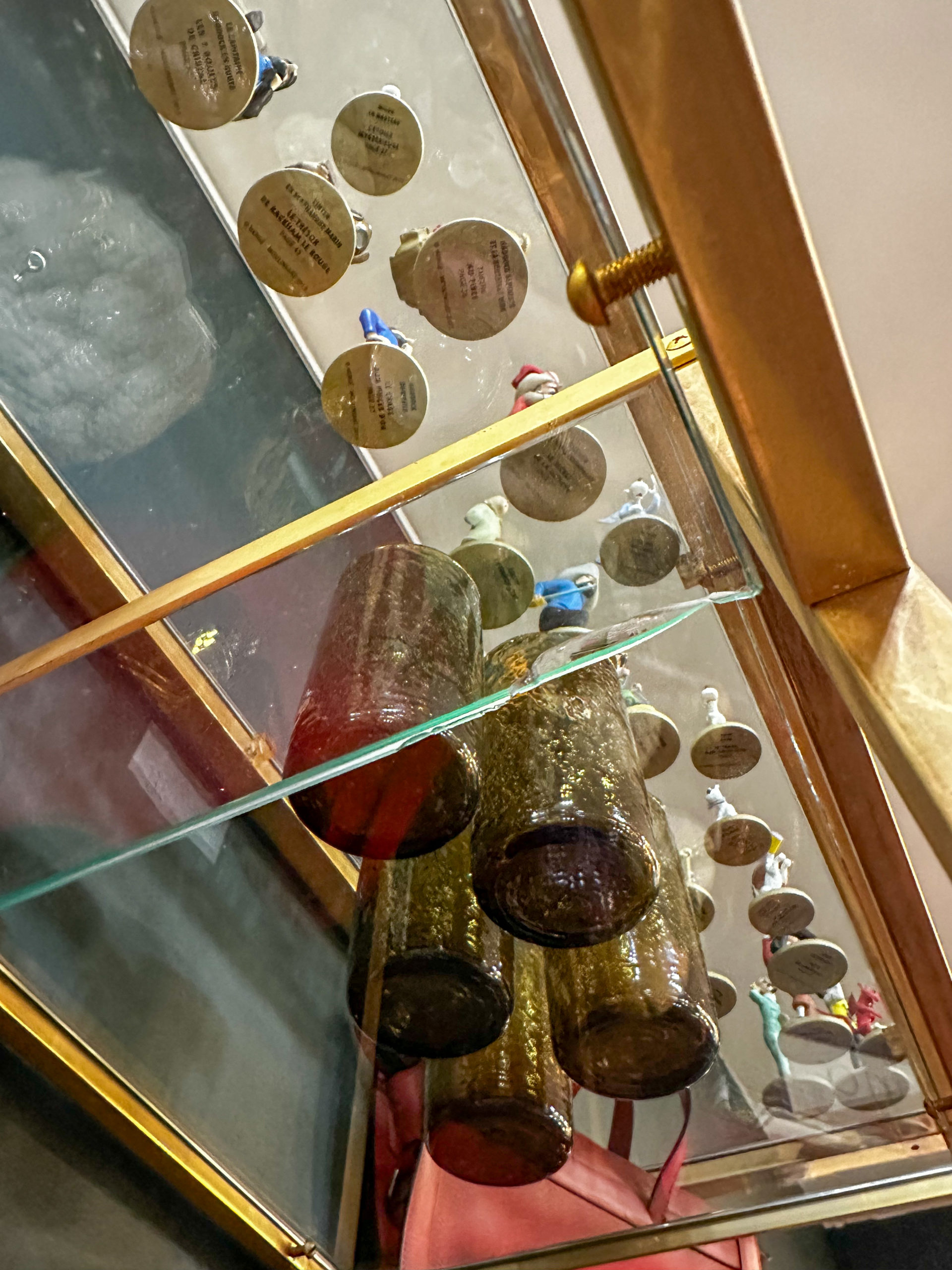 IMG_0863aurore morisse affaire conclue mobilier étagère belgochrome acier chromé verre art deco rangement ameublement intérieur décoration