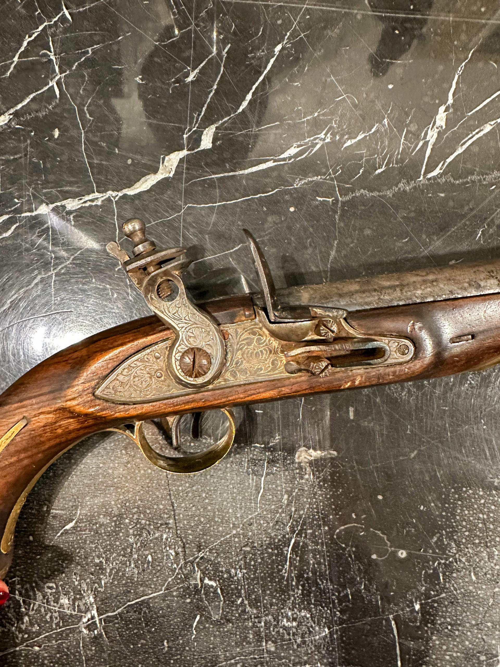 IMG_0884aurore morisse affaire conclue objets d&rsquo;art pistolet percussion lefaucheux liège armes à feu ancien collection collectionneur investissement