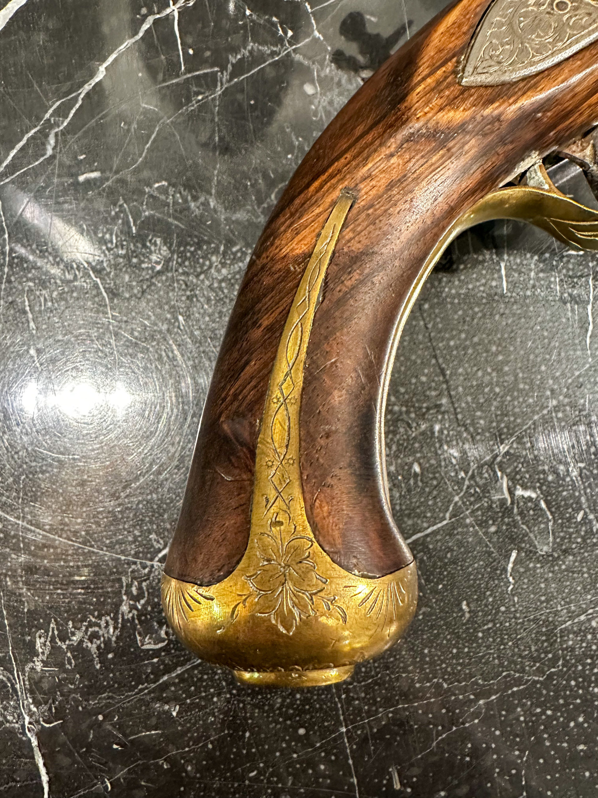 IMG_0885aurore morisse affaire conclue objets d&rsquo;art pistolet percussion lefaucheux liège armes à feu ancien collection collectionneur investissement