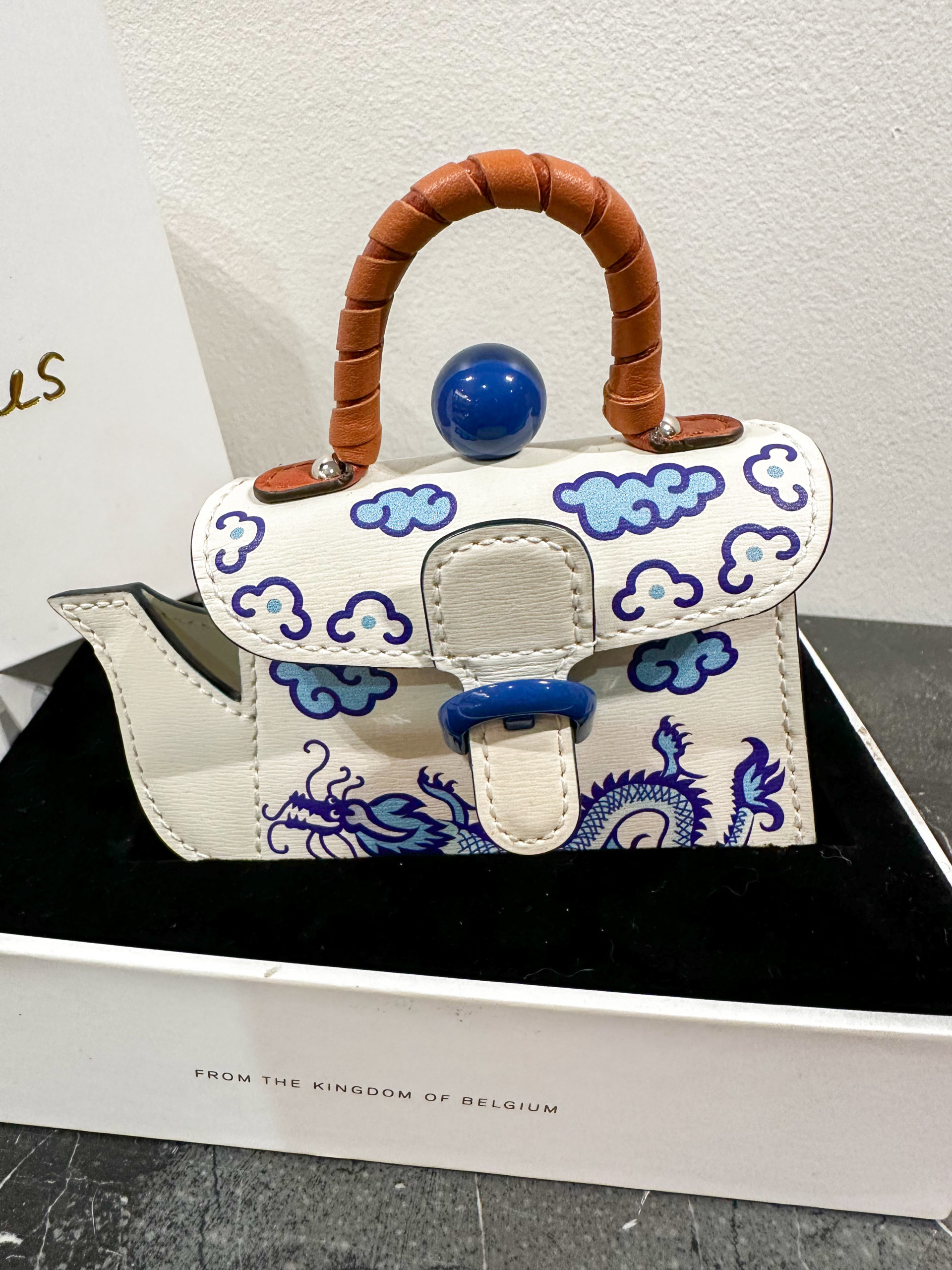 IMG_0897aurore morisse affaire conclue maroquinerie luxe delvaux miniature collection objets d&rsquo;art décoration belgique luxe