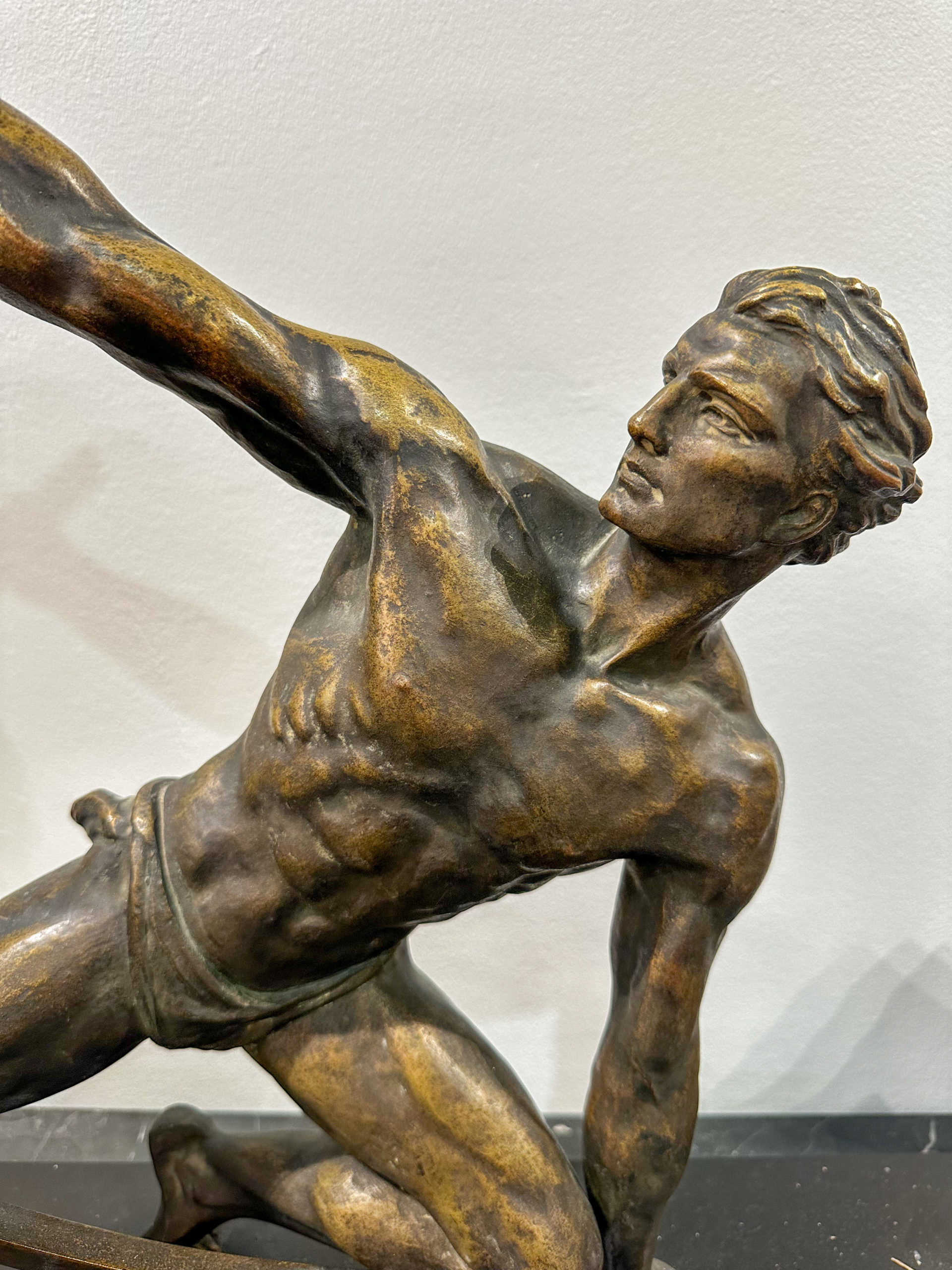 IMG_1131aurore morisse affaire conclue sculpture bronze chiparus art deco bandeur d&rsquo;arcs années 30 20e siècle homme