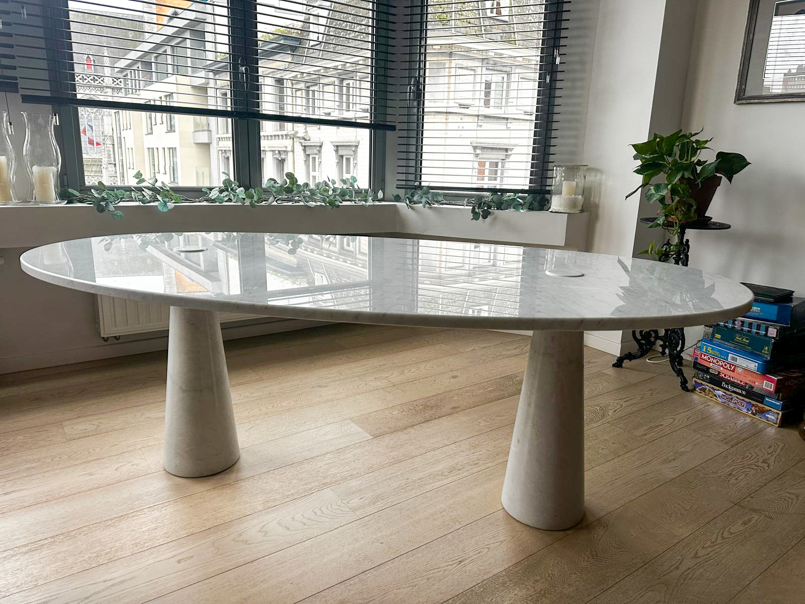 a1f450b5-1475-4c13-a93e-502af7e82ae4aurore morisse affaire conclue mobilier mangiarotti table eros marbre design italien 20e siècle années 60 salle à manger investissement décoration ameublement