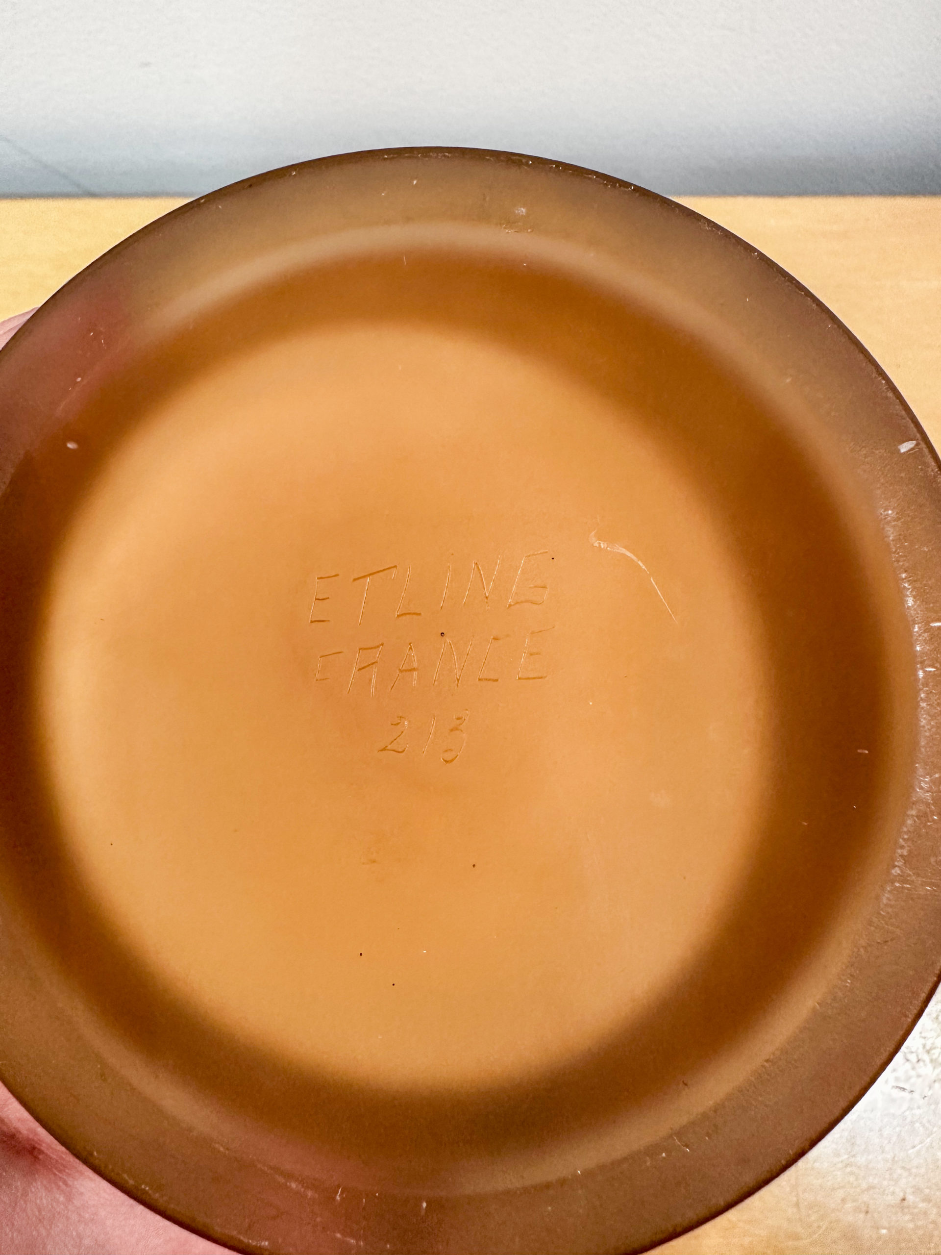 IMG_1367aurore morisse affaire conclue vase verre edmond etling france 20e siècle art nouveau art déco moulé pressé marguerites décoration