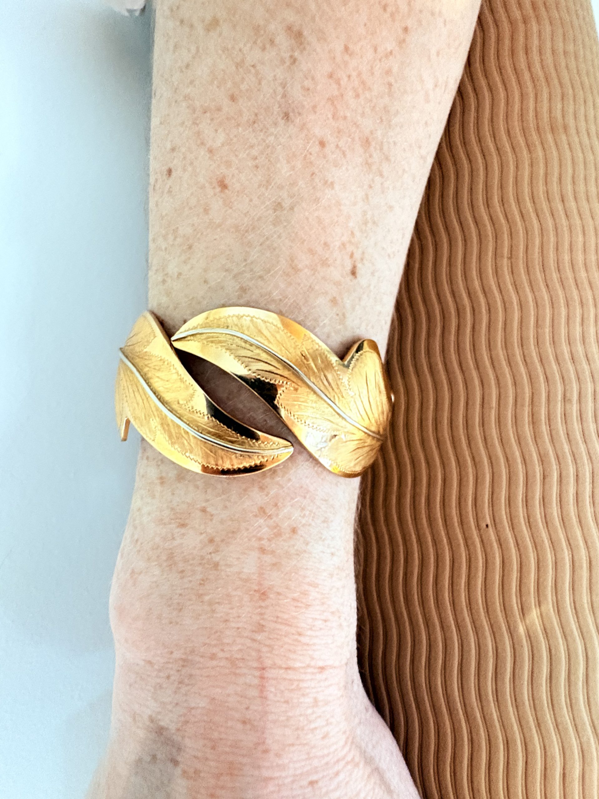 Bracelet-année-50-or-feuille-or-jaune-bijou-vintage-aurore-morisse-paris-liège7