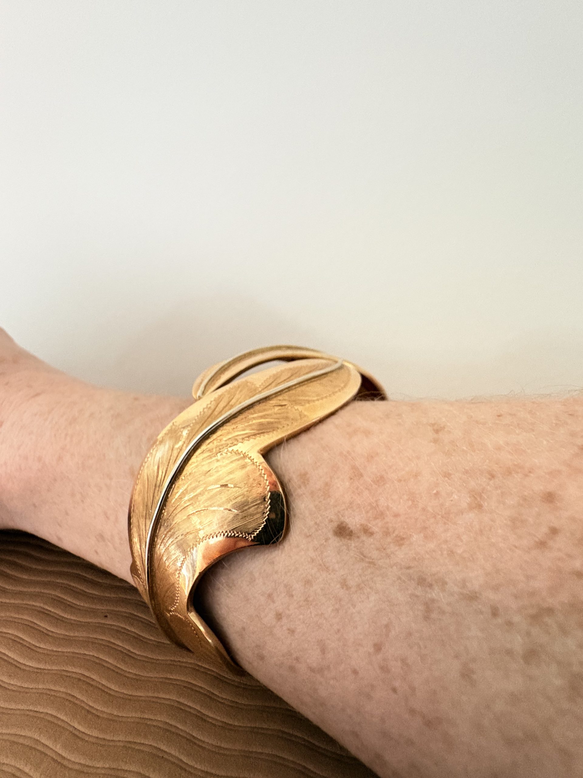 Bracelet-année-50-or-feuille-or-jaune-bijou-vintage-aurore-morisse-paris-liège8